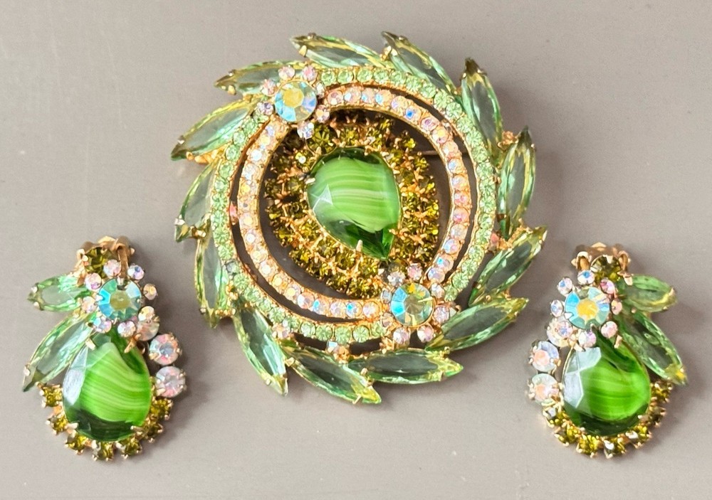 Vintage Verified JULIANA D&E BOOK SET Green Striped Crest Brooch & Earring Set