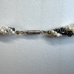 Vtg 1980s Twisted Strand Faux Pearl & Black Metallic Chip Bead Necklace Retro