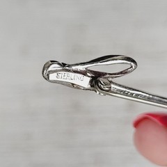 VINTAGE STERLING SILVER SKI POLE 925 BROOCH PIN RETRO PRETTY SIGNED WINTER SPORT