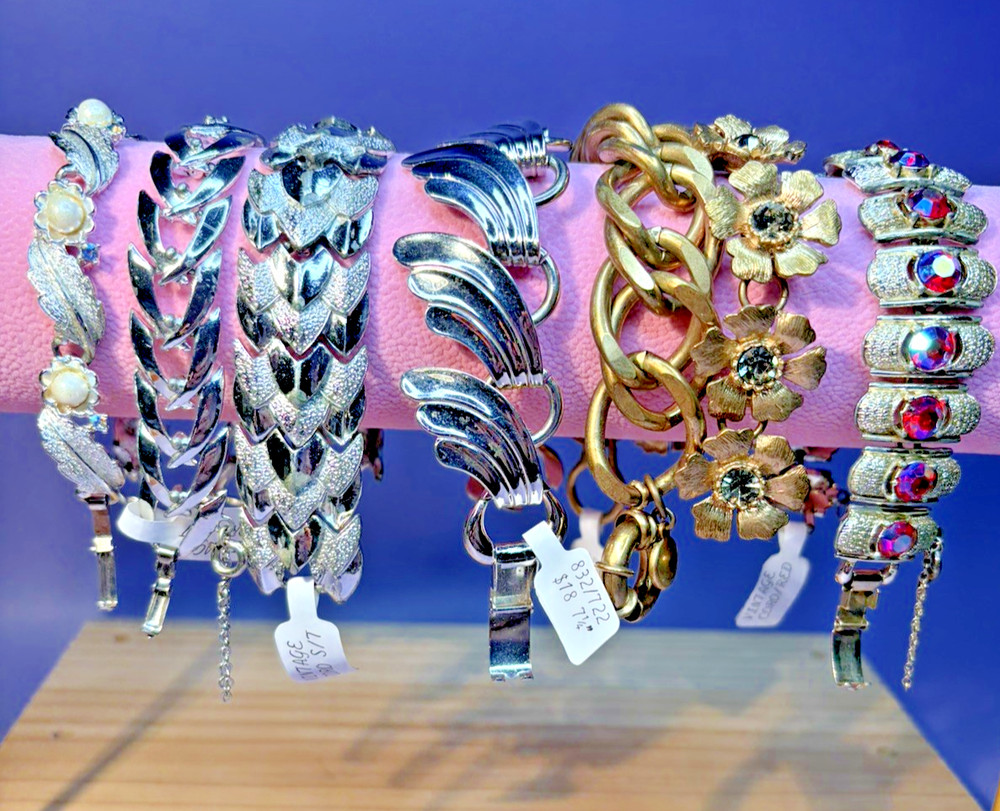 8 Vintage Retro Bracelets 7 Signed-Silver/Gold tone 6.5 to 7.5 inches