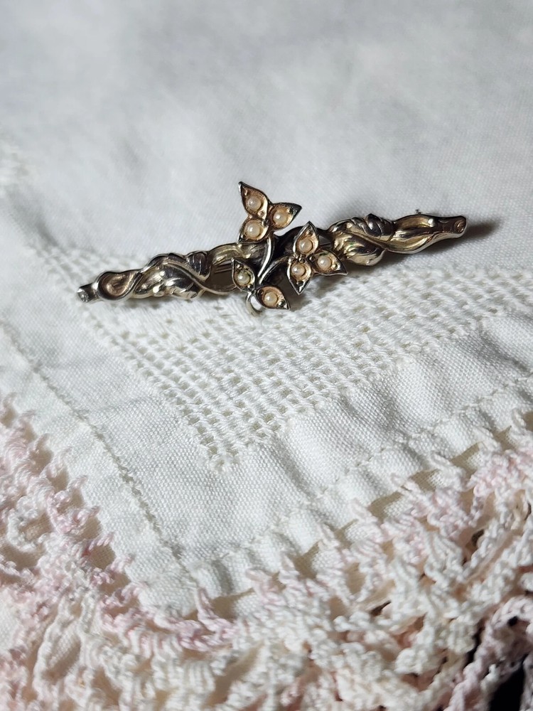 Vintage Delicate Silver and Pearl Ivy Leaf Brooch/Pin