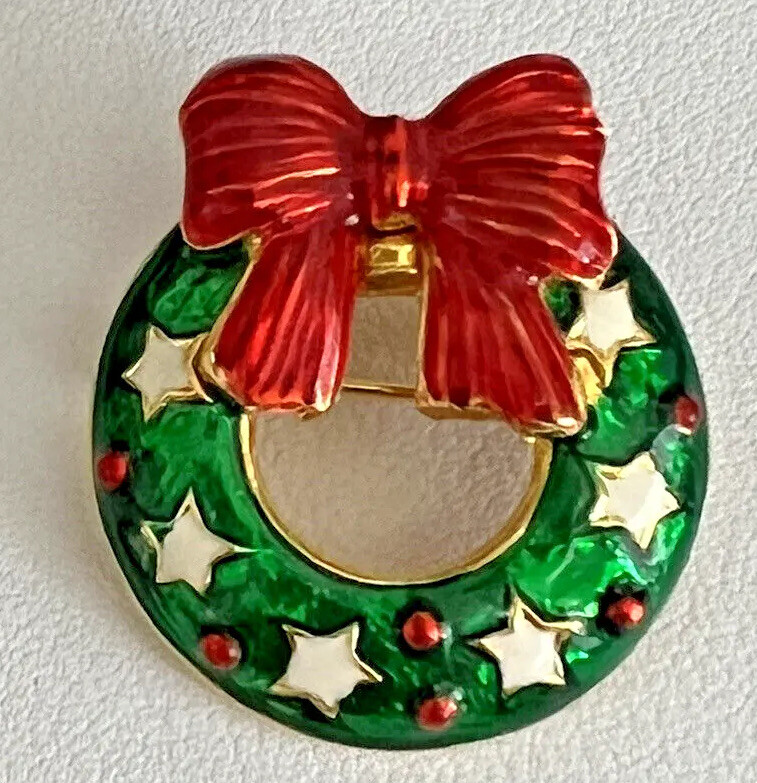 Vintage VERO Brooch Christmas Wreath Pin Shiny Enamel Green Red Gold Tone Back