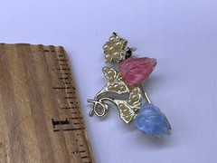 ESTATE VINTAGE PASTEL BLUE PINK CARVED GLASS SEED PEARL FLOWER BROOCH PIN