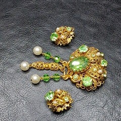 Vintage Pin Brooch & Earrings Set Green Rhinestone & Faux Pearl GERMANY. 16.107