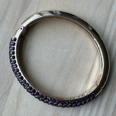 VTG Hinged Clamper Bracelet Size 6.5 Dark Purple Rhinestone Gold Tone Elegant