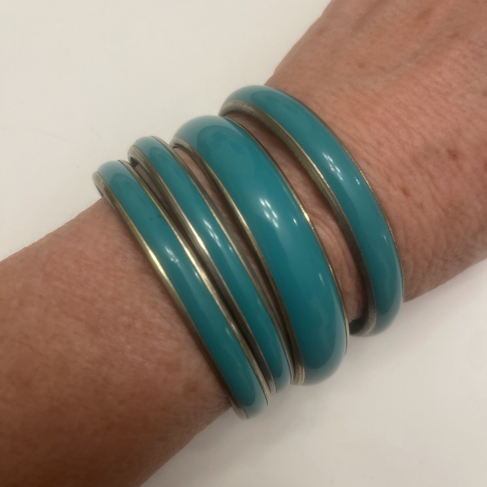 LOT OF 4 KELLY GREEN ENAMEL BANGLE BRACELETS GOLDTONE EDGING MED- MED LG SIZE