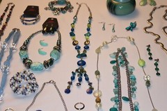 Costume Jewelry Mixed lots – ALL WEARABLE – 1/2 Pound Branded/Unbranded