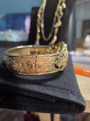 Vintage 1980s-1990s Victorian Revival Gold Tone Mother Of Pearl Bracelet 7″