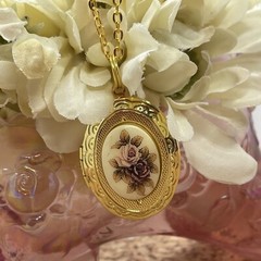 Vintage Style ROSE Cameo Locket Pendant Necklace Roman Woman Gold Tone Valentine