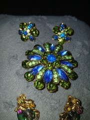2x Vintage Rhinestone Brooches And Earrings Sets Gold Setting Beautiful