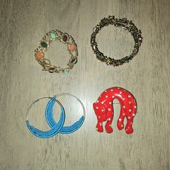 VINTAGE ASSORTED JEWELRY LOT / 31 Pieces