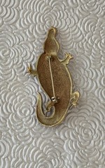 Vintage Crocodile brooch / enamel on gold tone metal