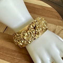 Whiting Davis Repoussé Hinged Bangle Bracelet 6.5 Floral Gold Art Nouveau Rare