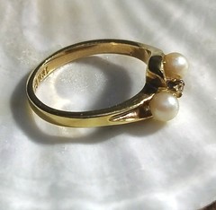 Vtg 18K GE Yellow Gold Bypass Ring Two 2.5mm Cultured Pearls w/1 Diamond Accent