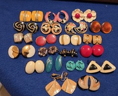 Vintage Mod Earrings Lot Of 117. 3lbs 15oz. 38 Signed Monet Hobé Avon Trifari…