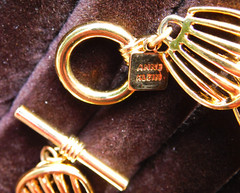 Chic Designer Anne Klein Bracelet Gold Tone Toggle Clasp Retro Chunky Shell Link