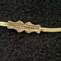 Avon Vintage 6.5in XXX Bracelet. Gold tone