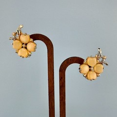 Vintage Earrings Thermoset Clover Flower Gold Tone Clip On Faux Seed Pearl