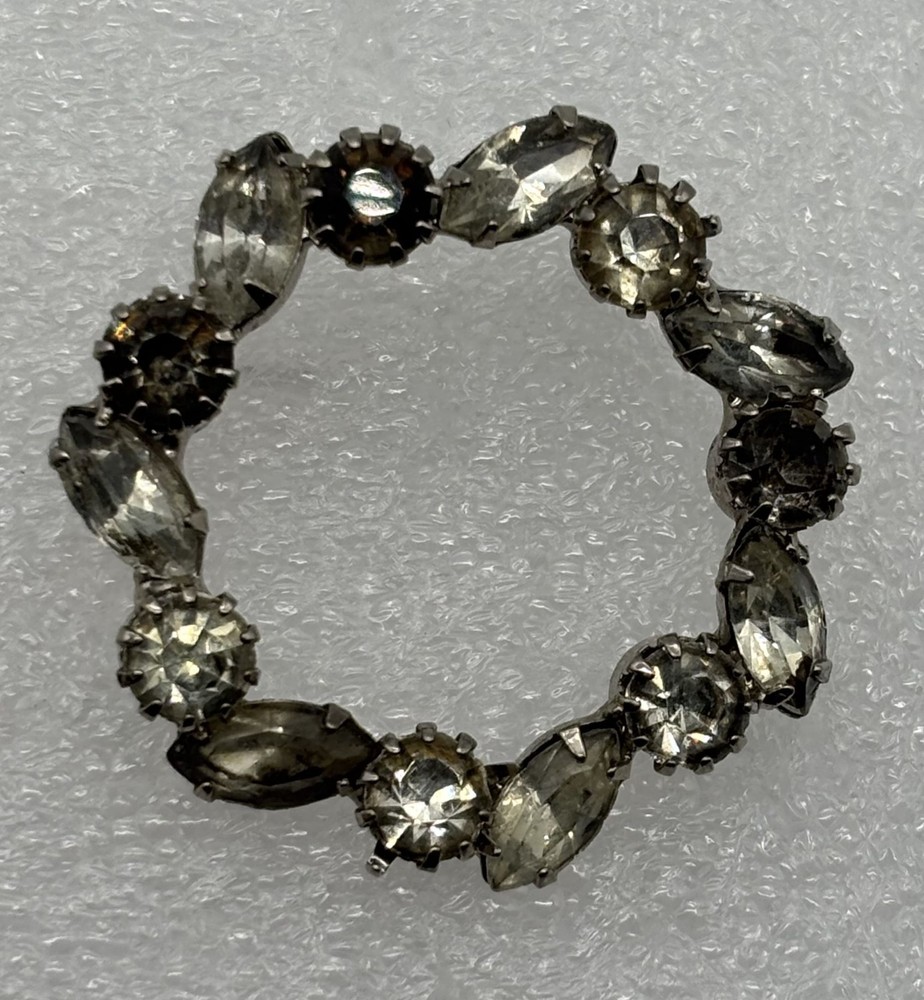 Vintage Smoky Gray Clear Prong-Set Rhinestone Wreath Brooch Silver-Tone Unsigned