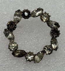 Vintage Smoky Gray Clear Prong-Set Rhinestone Wreath Brooch Silver-Tone Unsigned