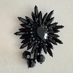 Signed D&E Juliana for Alice Caviness 3” Jet Rhinestone Brooch Black Metal
