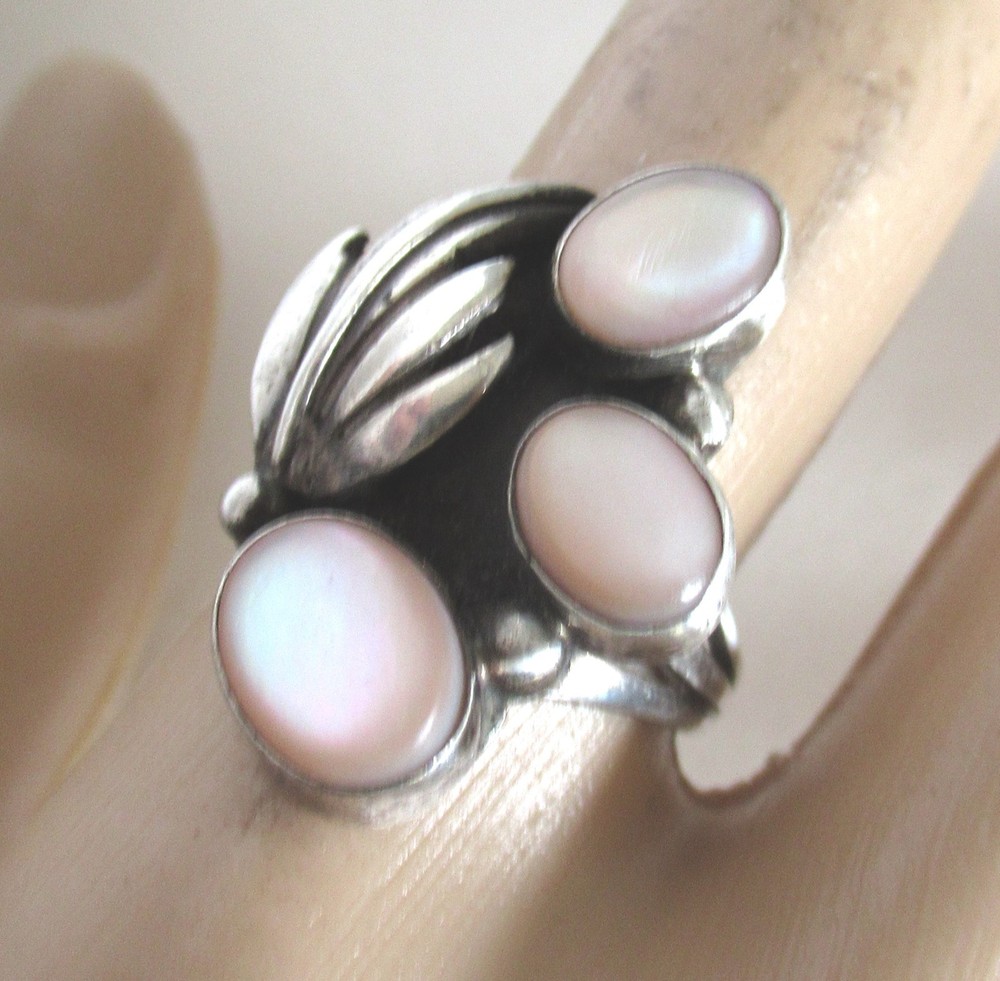 NAVAJO SOUTHWEST STERLING RING w MOP, SIZE 6.75, 1.02 INCH WIDE, 6 GRAMS, SIGNED