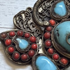 Vintage Nepal Tibet Carved Foo Dog Pendant Necklace Coral Lapis Turquoise Tone