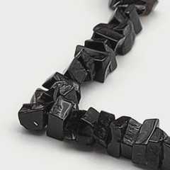 Vintage Black Onyx Chip Beaded Necklace 17 Inch Polished Lustrous Unisex Adults