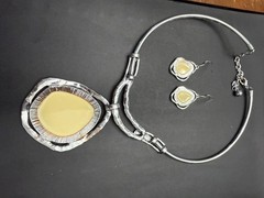 Vintage Abalone Medallion Silver Collar And Earrings