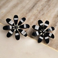 Vintage Black Daisy Stud Earrings