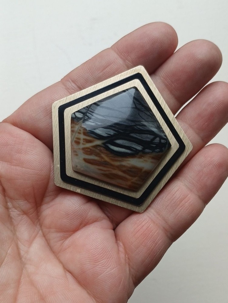 Hexagon Statement Brooch with Marbled Center – Black, White, Brown