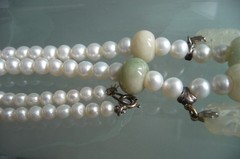 STUNNING VINTAGE CULTURED PEARL CARVED CELADON JADE STATEMENT NECKLACE WOOD BOX!