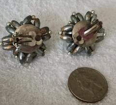 Vintage “Fireworks” Unbranded Clip-On Earrings Lightweight non-magnetic About1″