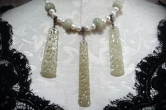 STUNNING VINTAGE CULTURED PEARL CARVED CELADON JADE STATEMENT NECKLACE WOOD BOX!