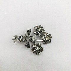 Vintage Rhinestone Daisy Silver Tone Brooch Pin Prong Set Stones