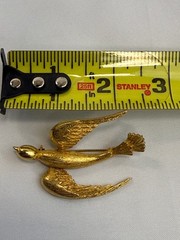 Vintage Hattie Carnegie Flying Bird Brooch Gold Tone Textured Signed 3.25in