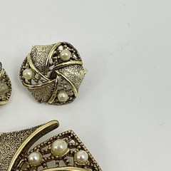 Vintage Emmons Faux Pearl Starburst Goldtone Brooch & Earrings Set Maltese Read