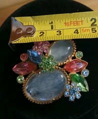 Exquisite Opaline Glass Cabochon Flower Daisy Forget Me Not Gold tone Brooch