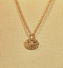 Bright gold tone Noah’s Ark pendant and 24 inch gold tone chain necklace