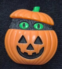 Vintage 1987 AVON Halloween Black Cat Peek-a-Boo Jack O Lantern Pin / Brooch
