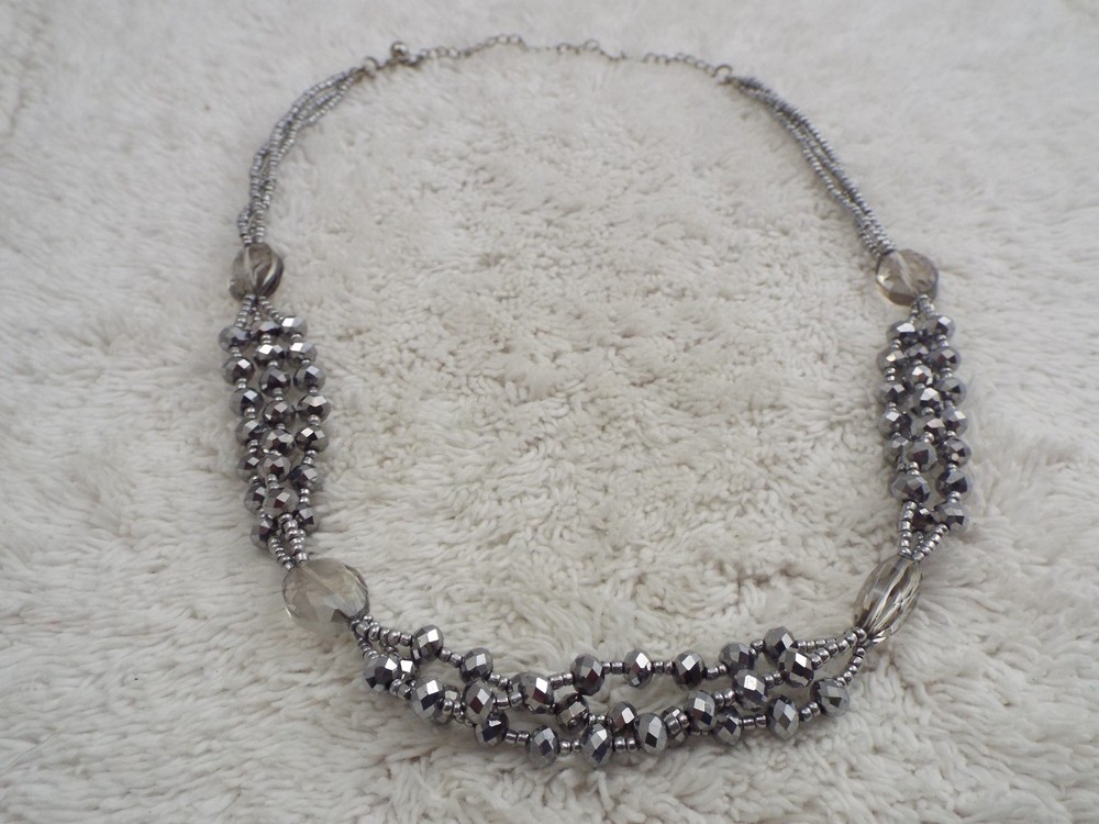Silver Mettallic Glass Bead Necklace (G27)