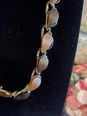 Vintage gold tone metal tear drop shaped thermoset Lucite stone choker necklace