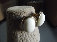 1 Pair Old .75″in Acrylic Ivory Oval Shape Stud Earrings