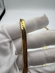 Vintage 1980’s-1990’s Herringbone Chain Necklace Gold-tone Clasp Closure Elegant