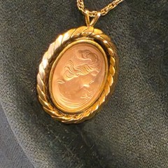 Vintage Gold Tone Intaglio Glass Cameo Necklace Oval Portrait Twisted Rope Chain