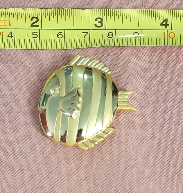 Vintage Signed AAI Gold Tone Striped Tropical Fish Rhinestone Eye Brooch Pin