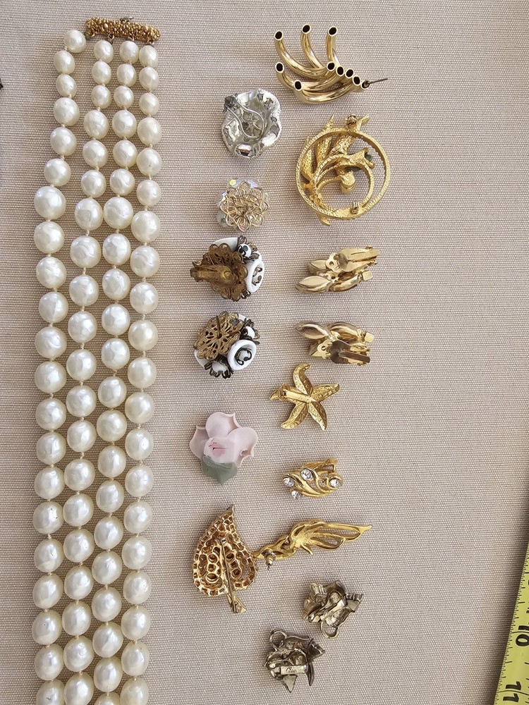 GUC Lot of 17 Costume Jewelry Pieces
