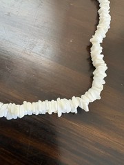 Vintage White Puka Sea Shell Chip Choker 15.5″ Necklace with Barrel Twist Clasp