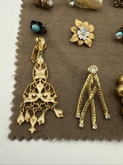 Vintage Jewelry Silver Gold Tone Lot Mismatched Wearable (20 Single Earrings)