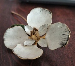 Vintage Estate Gold Plate White Orchid Flower Pin Brooch Enamel 3 3/4″×1 3/4″